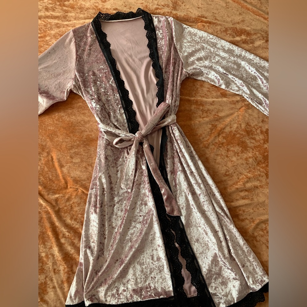 Pink Crushed Velvet Robe w/Black Lace Trim